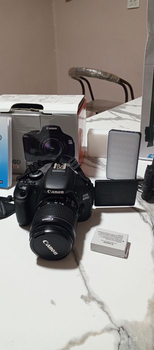 Canon D600 Foto aparat sotiladi yangi