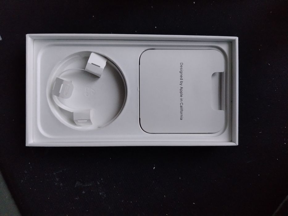 Каробка от iPhone 13