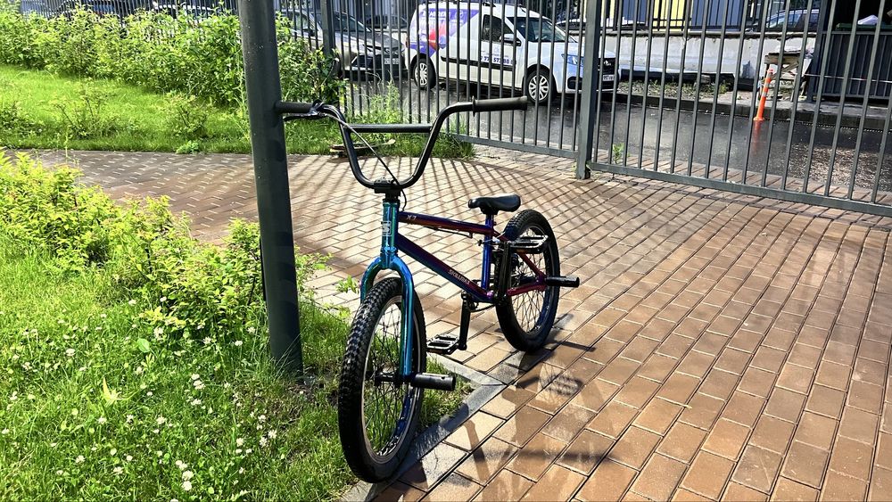 Продам стильный BMX в цвете хамелеон.