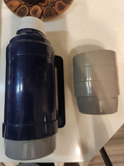 Термос дорожный с кружками