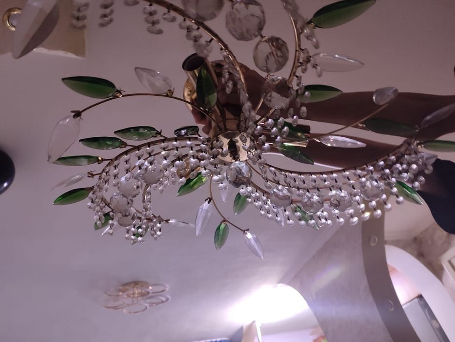 Продам люстру в хорошем состоянии