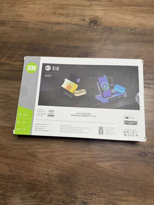 Stație de încărcare wireless 4 in 1