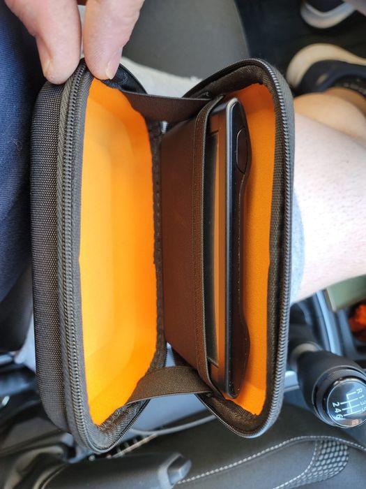 GPS Garmin nüvi® 2597LMT husa si ventuza