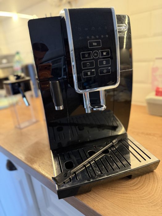 Кафеавтомат DE’LONGHI Dinamica ECAM 350.50.B, 1450W, 1.8 л 15 бара Гарафа за мляко със система LatteCrema Черен