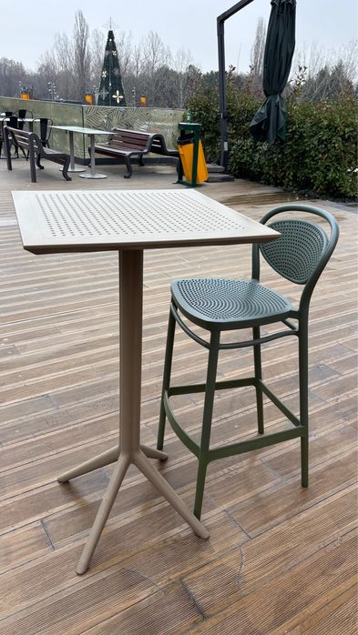 Scaune din plastic – joase și de bar | terasă / HoReCa