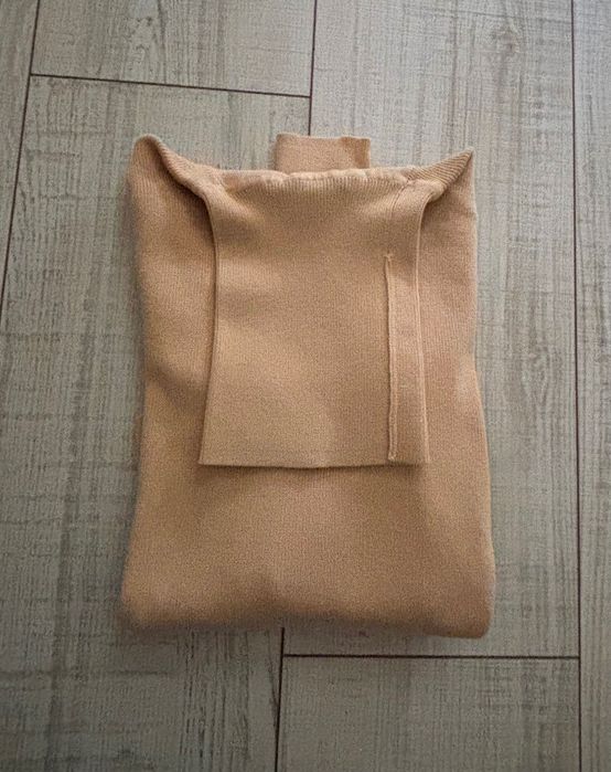 Стилно бежево поло  ZARA