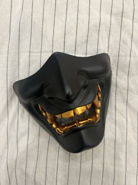 Маска в японском стиле