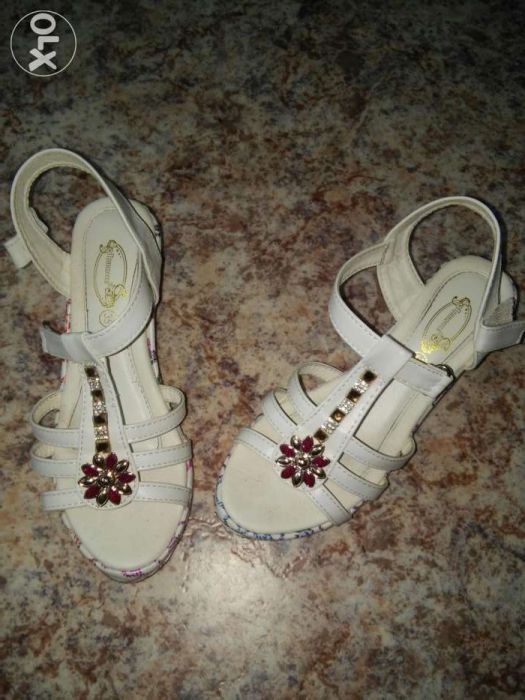 Продаю детские сандали