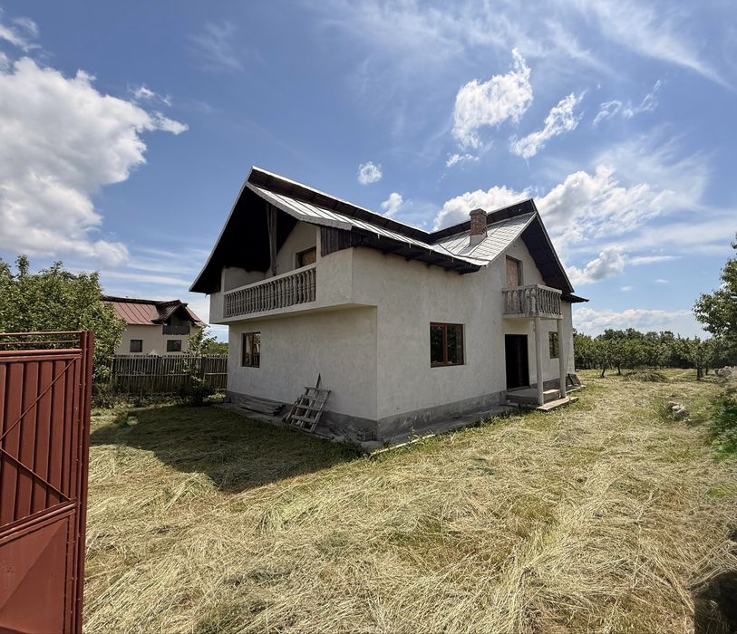 Casa si teren de vanzare