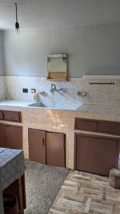 Етаж от къща продавам.