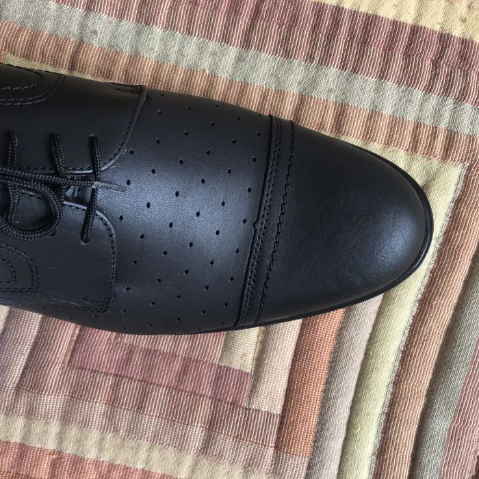 Налични  .  Обувки  от  естественна  кожа  / номер  44  на  дупки    .