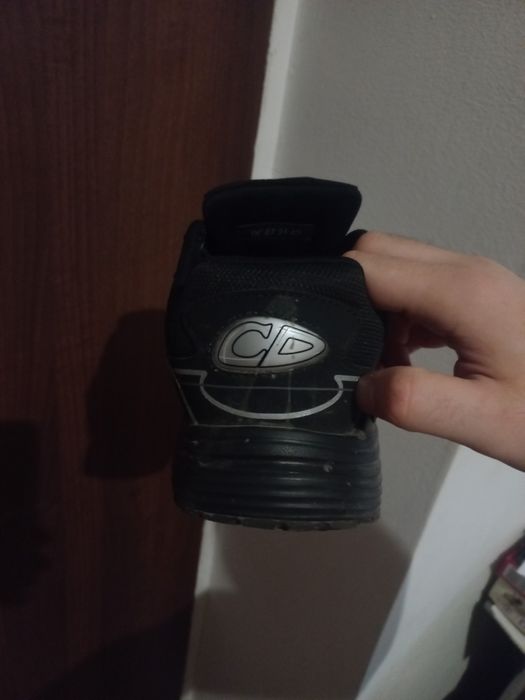 Adidași b30 purtati