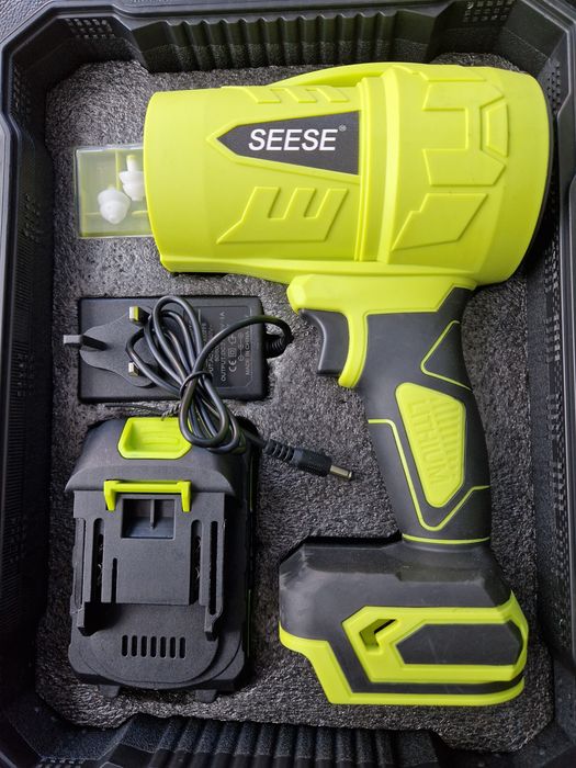 Vând suflanta de aer cu baterie