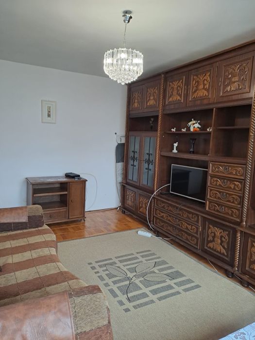 Inchiriez apartament 3 camere, ultra central, zona moto-velo