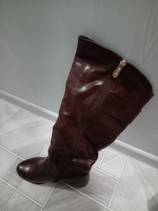 Продам женсую обувь