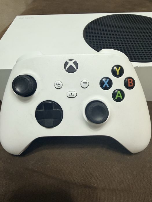 Продам игровую приставку Xbox