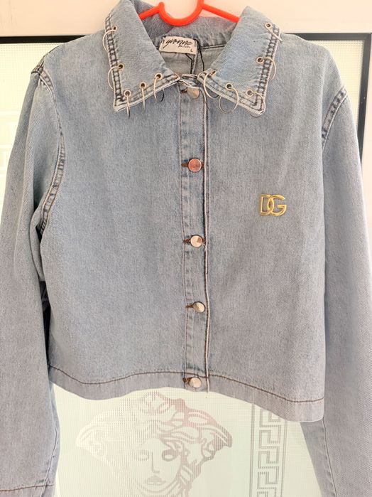 Blugi și jachetă de primăvară