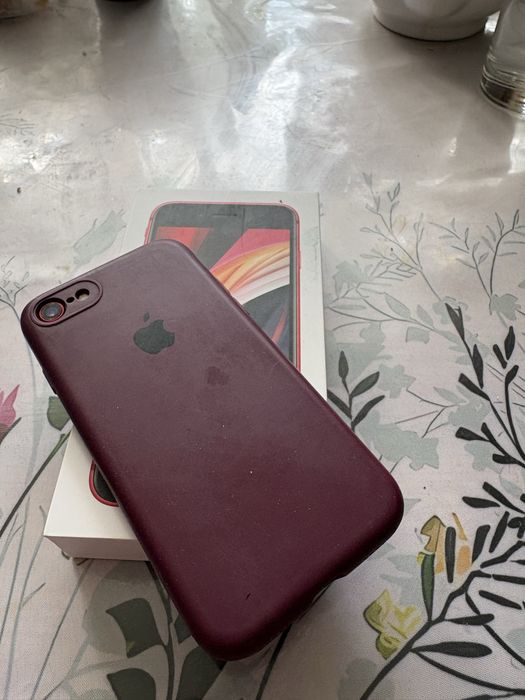 iPhone SE хорошее состояние