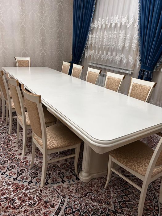 Стол, стулья , мебель для гостиной