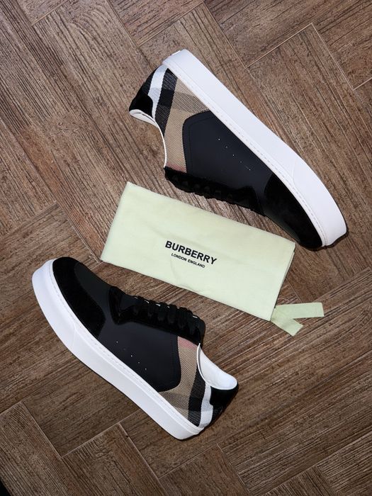 Pantofi Burberry marimea 45