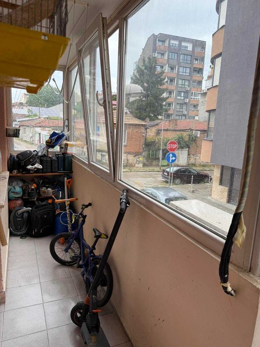 Тристаен тухлен обзаведен източен апартамент Колхозен пазар-Касабова