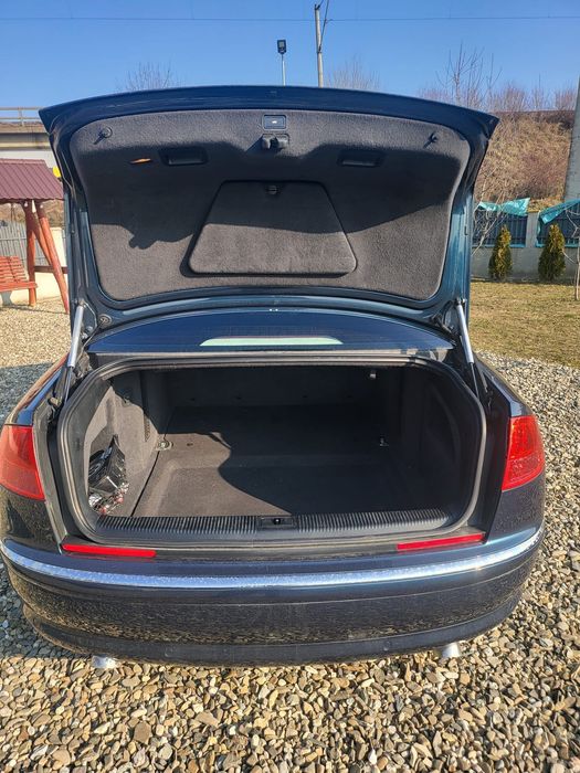 Vand Audi a8 în stare bună de funcționare