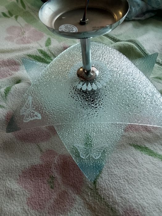 Продам люстру в кухню или спальню