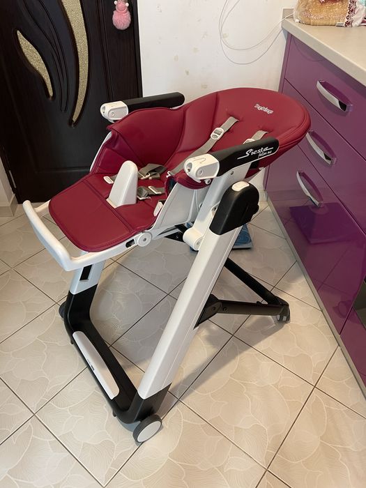 Scaun de masa Peg Perego Siesta 2 in 1 Follow me Berry