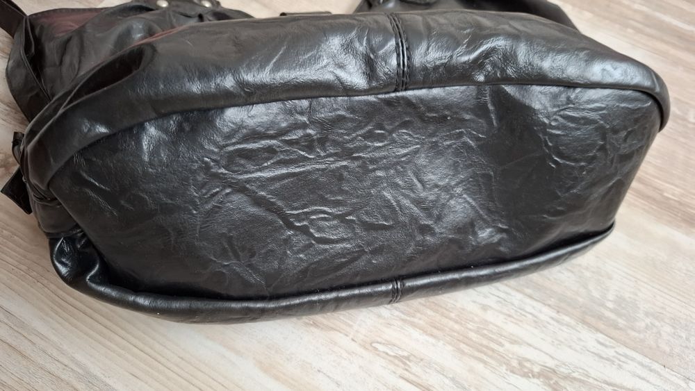 Мини черна чантичка ZARA