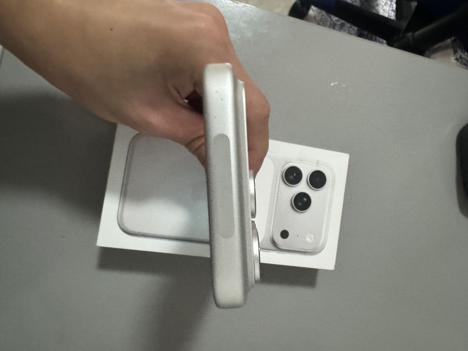 Iphone 17 pro 256gb белый
