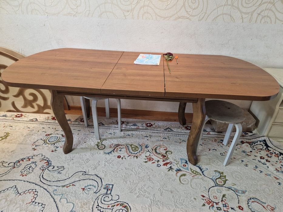 Продам кухонный стол