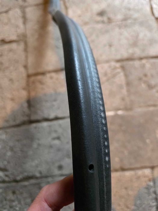 Уплотнитель правой передней двери ауди 80