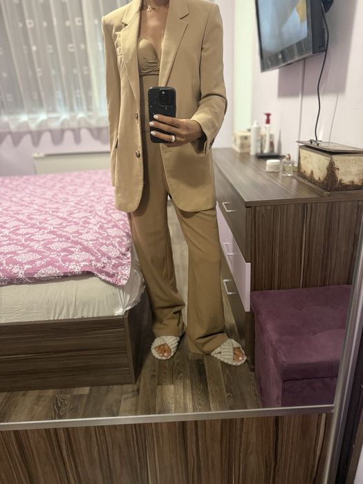 Дамски костюм,светло кафяв