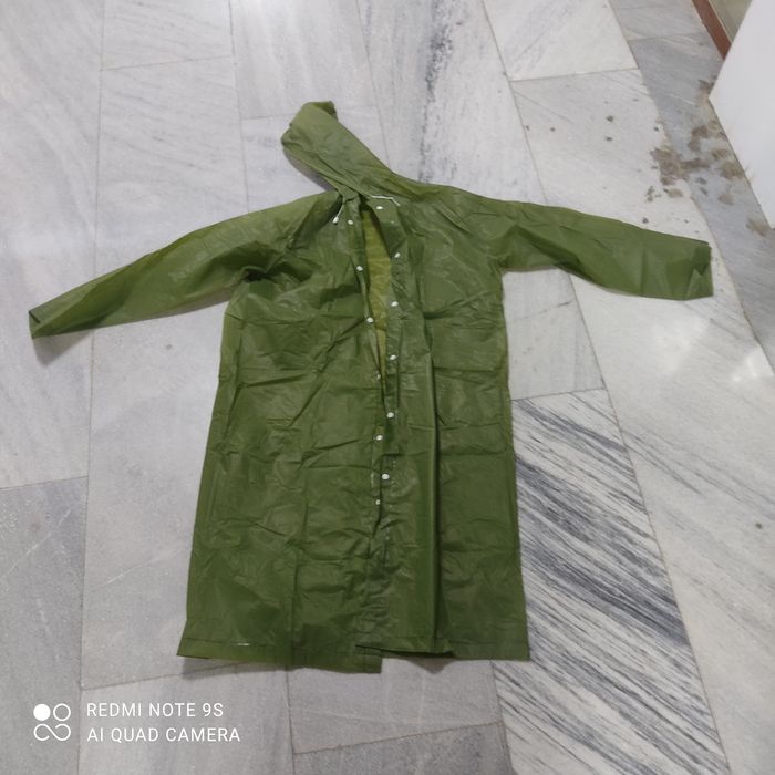 Плащ Дождевик многоразовый на замке без замок тоже есть    30.000 Сум