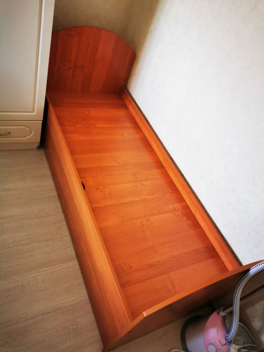 Кровать детская с матрасом