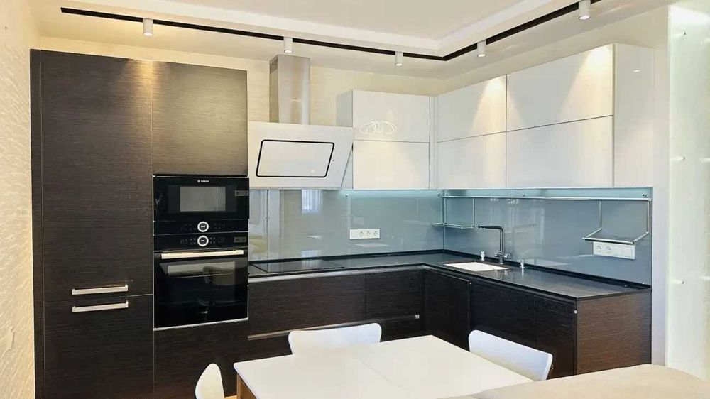 Дава се под наем Двустаен апартамент в София, Център - 55 кв.м за 407.49 € - Снимка #1