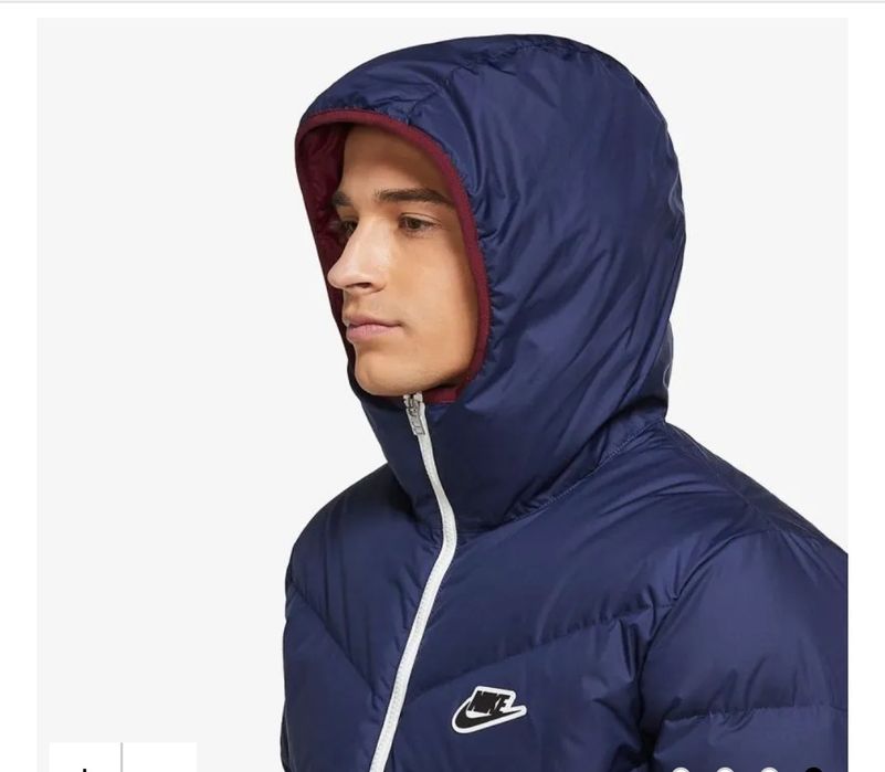 Пухено яке на NIKE, размер S.