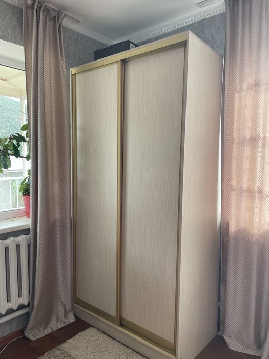 Продаю спальный гарнитур