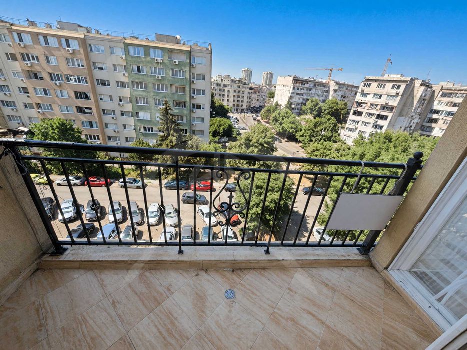 Продава се Двустаен апартамент в Бургас, Изгрев - 61 кв.м за 2460 €/кв.м - Снимка #4