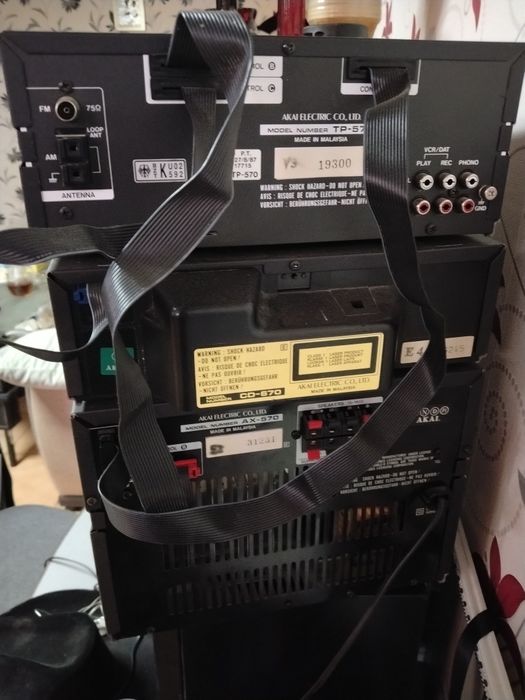 Vând combina audio Akai