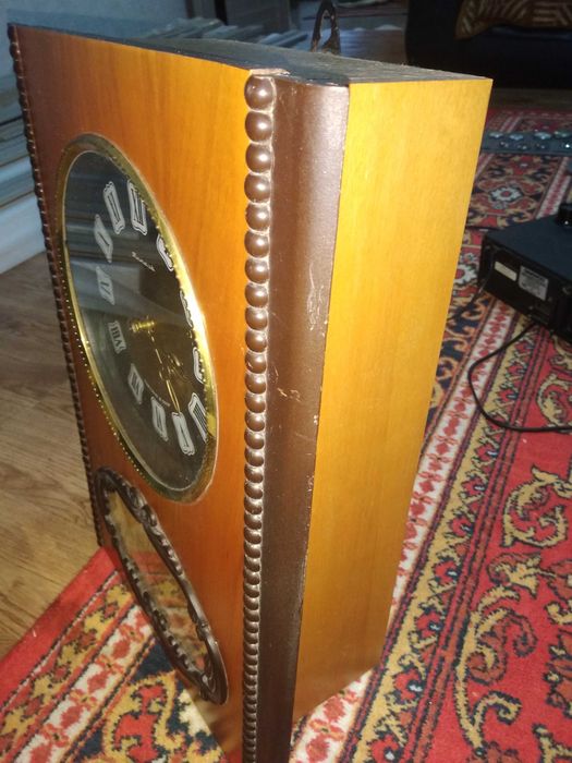 продаются часы янтарь настенные