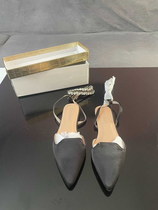 Дамски черни обувки с каишка