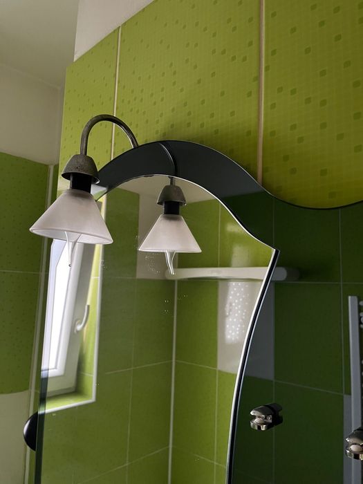 Oglinda baie cu etajera