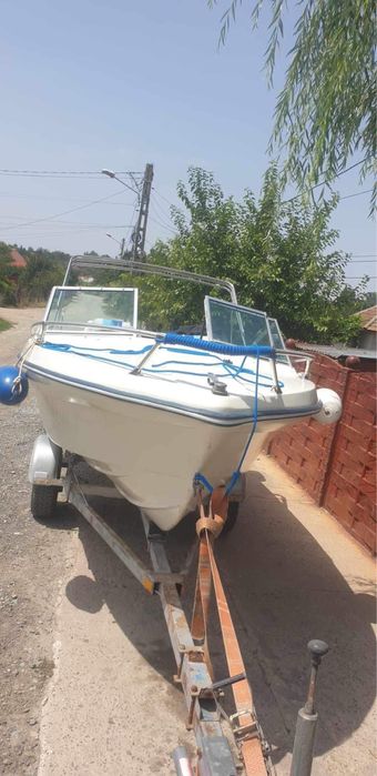 Barca cu motor si peridoc Variante auto