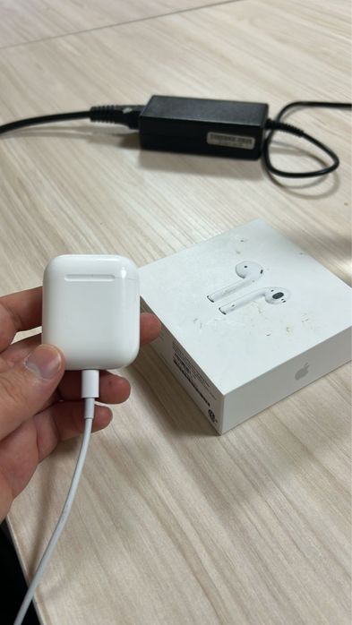 Продам оригинал кейс airpods 2