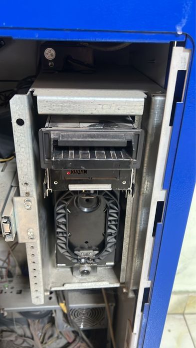 Терминал QIWI с купюроприемником