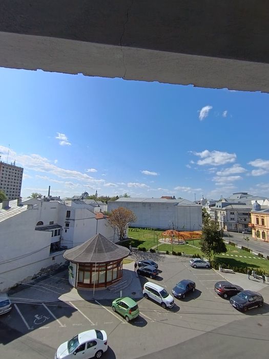 Închiriez apartament