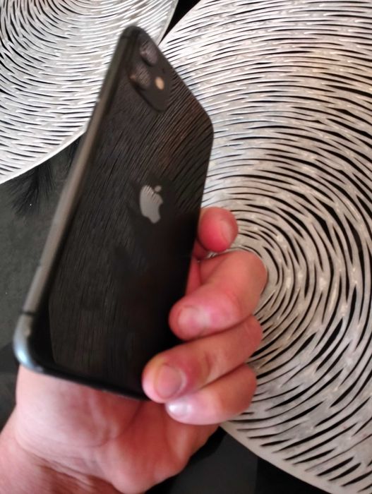 iPhone 11 defect display-ul spart !