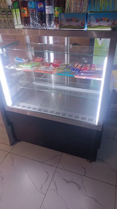 Витринный холодильник