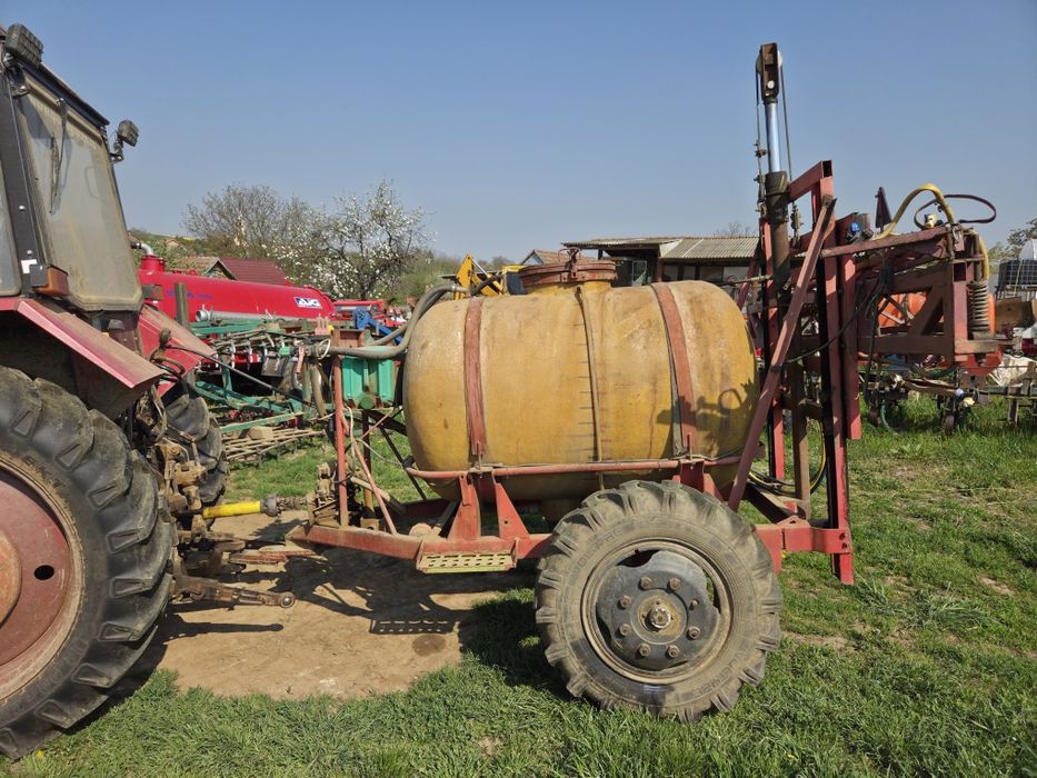 Instalatie de erbicidat/met 1200 litri